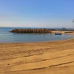Sea And Center By Mm 托雷维耶哈